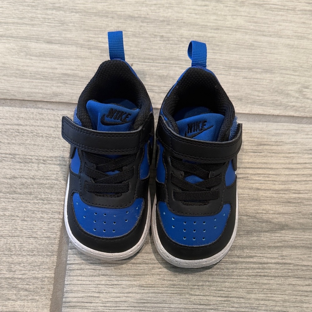 Nike Kids Black and Blue court borough
